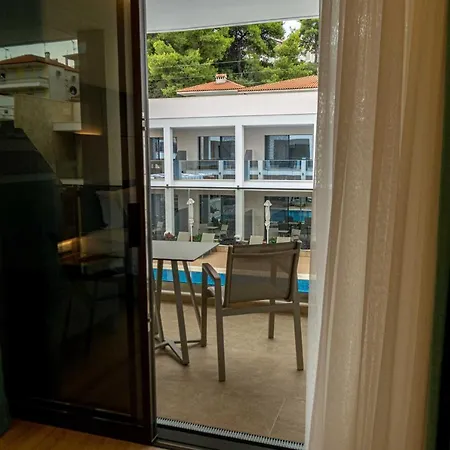 Mirror Hotel