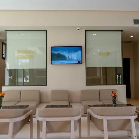 Отель Mirror 4*