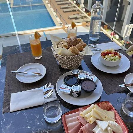 Отель Mirror Полихроно