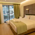 Mirror Hotel Polychrono