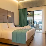 Mirror Hotel Polychrono