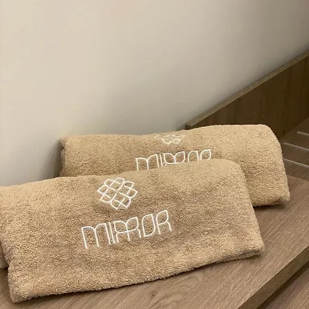 Mirror Хотел 4*