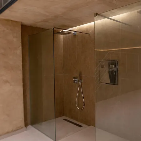 Hotel Mirror Polychrono