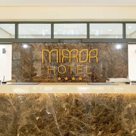 Hotel Mirror