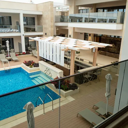 Mirror 4* Polychrono