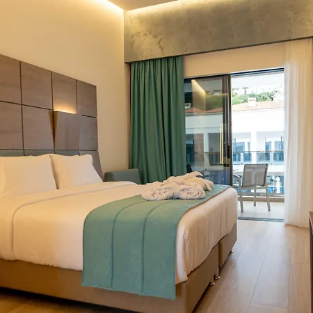 Mirror Hotel Polychrono