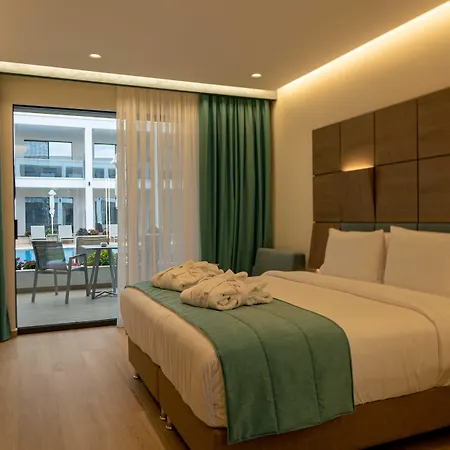 Mirror Hotel Polychrono