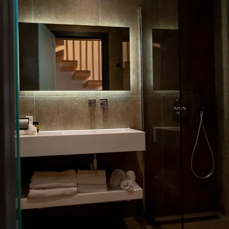 Хотел Mirror 4*