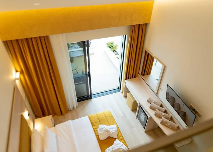 Mirror Hotell 4*