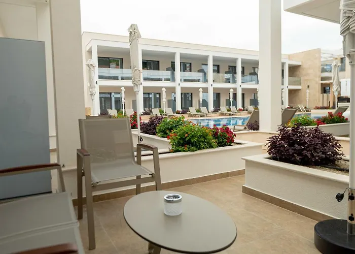 Mirror Hotel 4*