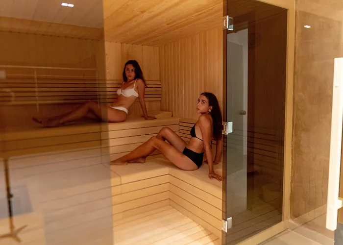 Ξενοδοχείο Mirror 4*