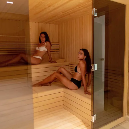 Ξενοδοχείο Mirror 4*