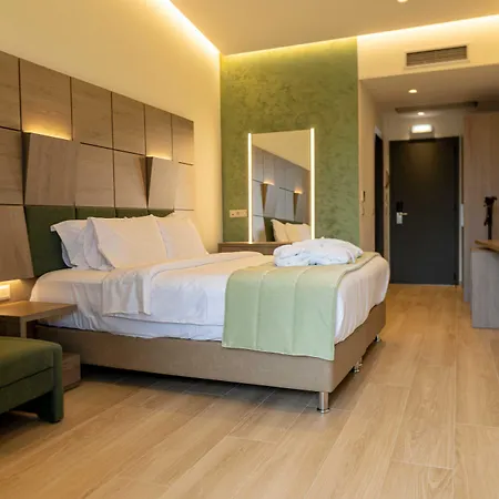 Ξενοδοχείο Mirror 4*